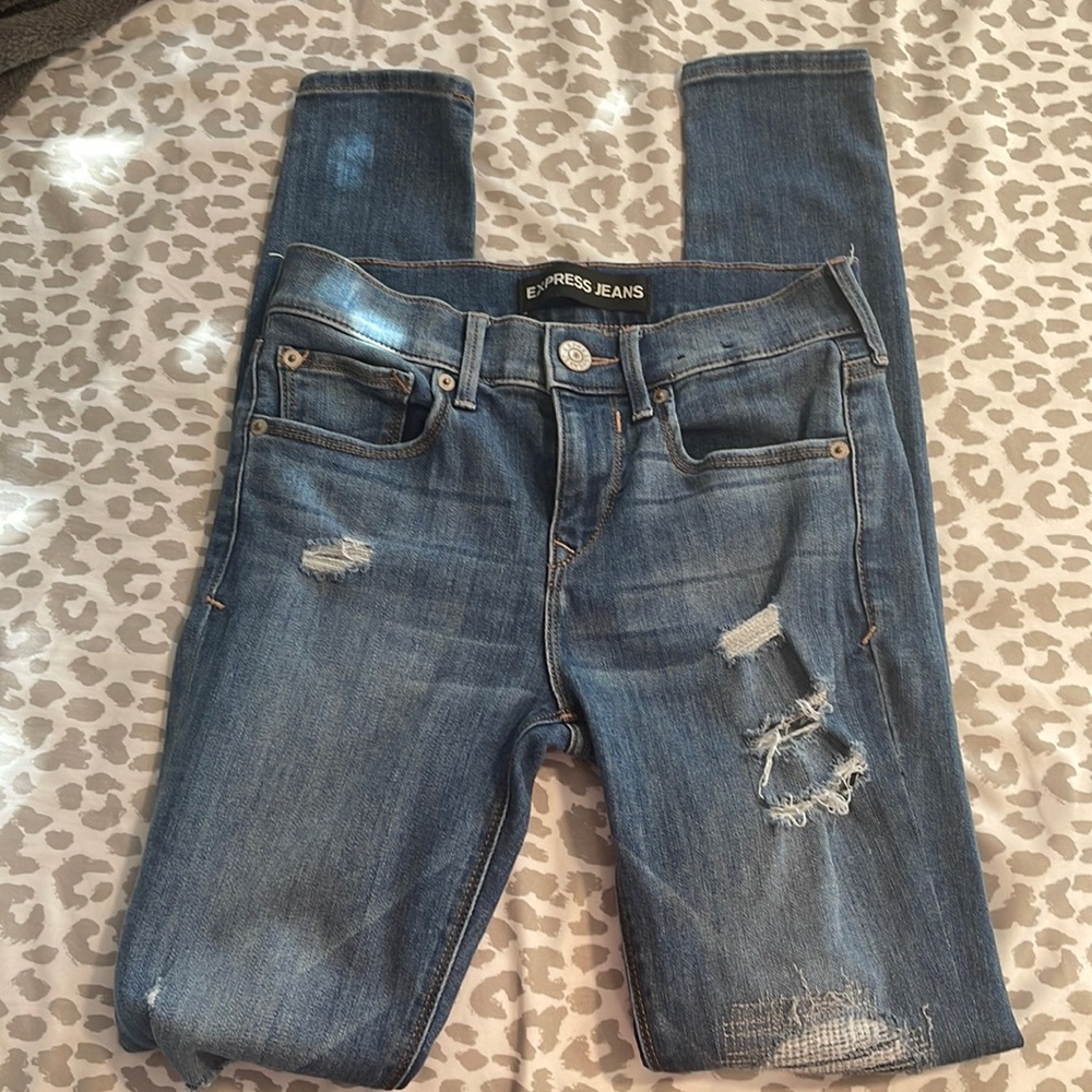 Express distressed/ripped jeans. Size 00